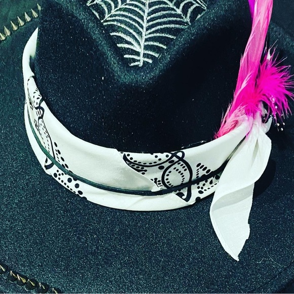 This was a plain felt fedora. The studs are metal and screwed in individually. - Picture 4 of 5